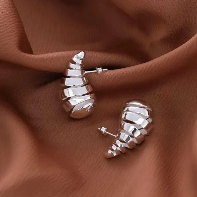 TEAR DROP EARRINGS (SILVER)