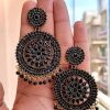 ROUND STONE EARRINGS (BLACK)
