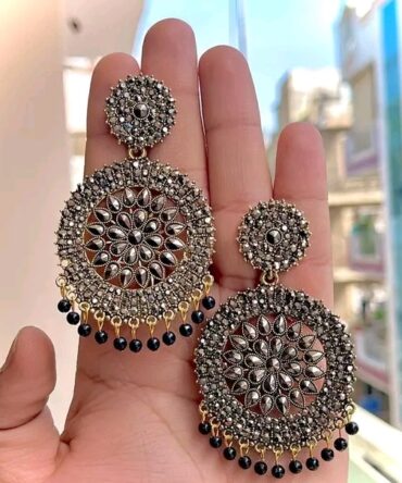 ROUND STONE EARRINGS (GREY)