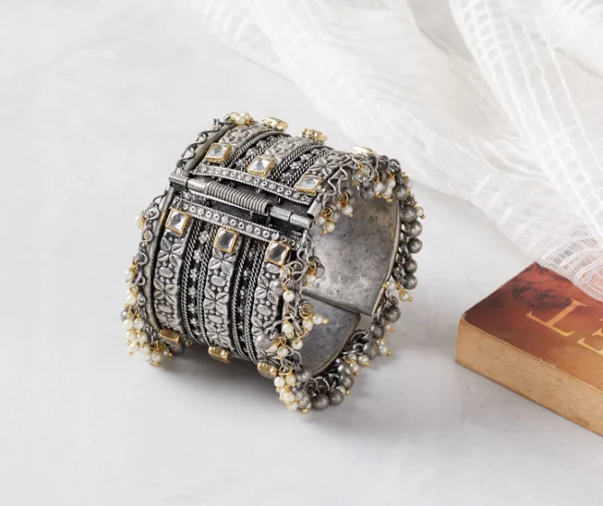 Oxidised Handcuff