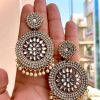 ROUND STONE EARRINGS(WHITE)