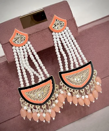 AMAIRA PEARL EARRINGS (PEACH)