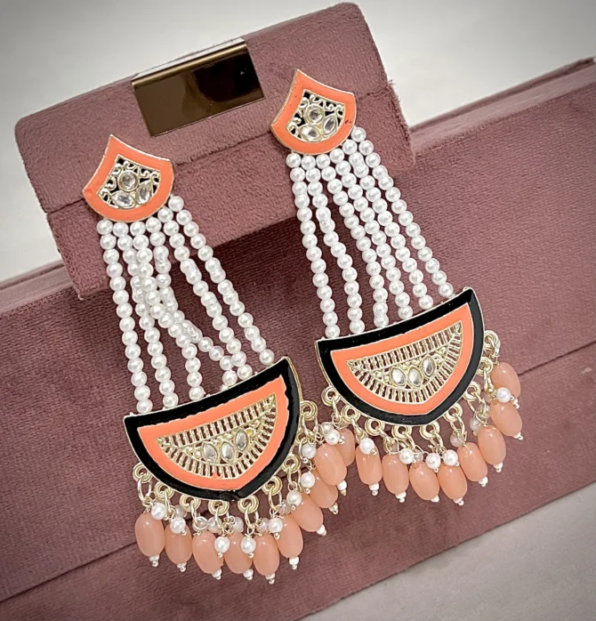 AMAIRA PEARL EARRINGS (PEACH)