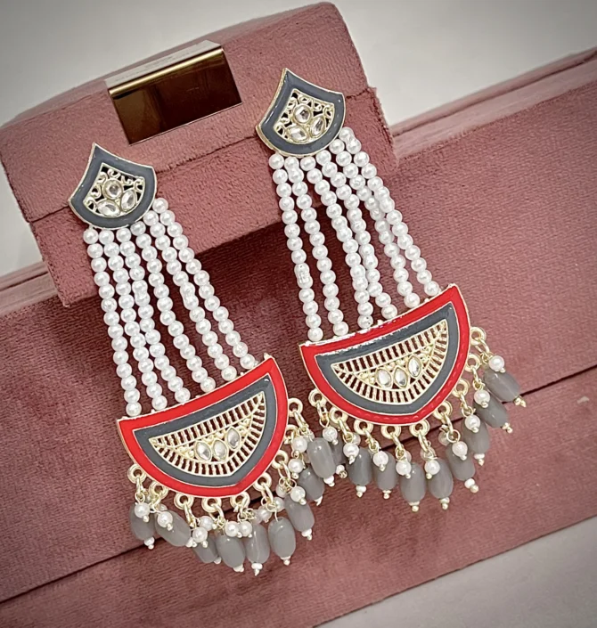 AMAIRA PEARL EARRINGS (GREY)
